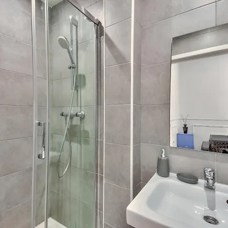 Urban Flat 35 - 2 Bedroom Grands Boulevards *