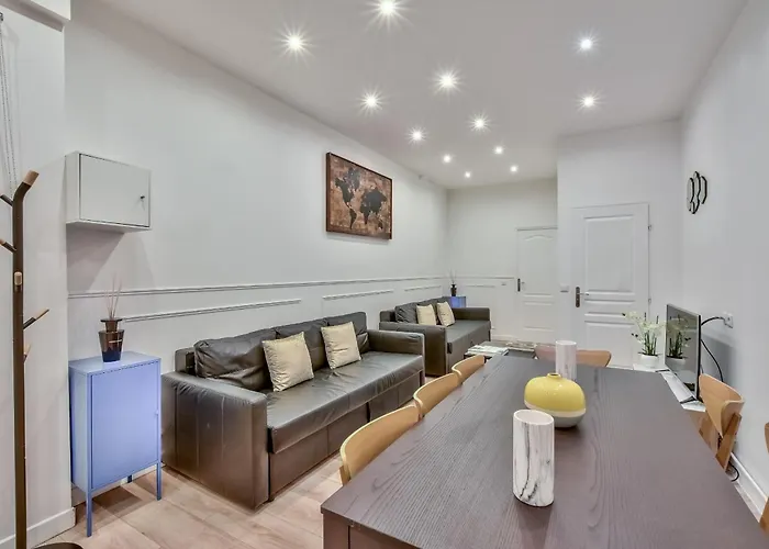 Urban Flat 35 - 2 Bedroom Grands Boulevards 파리