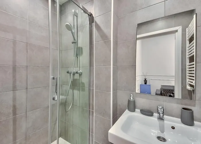Urban Flat 35 - 2 Bedroom Grands Boulevards *